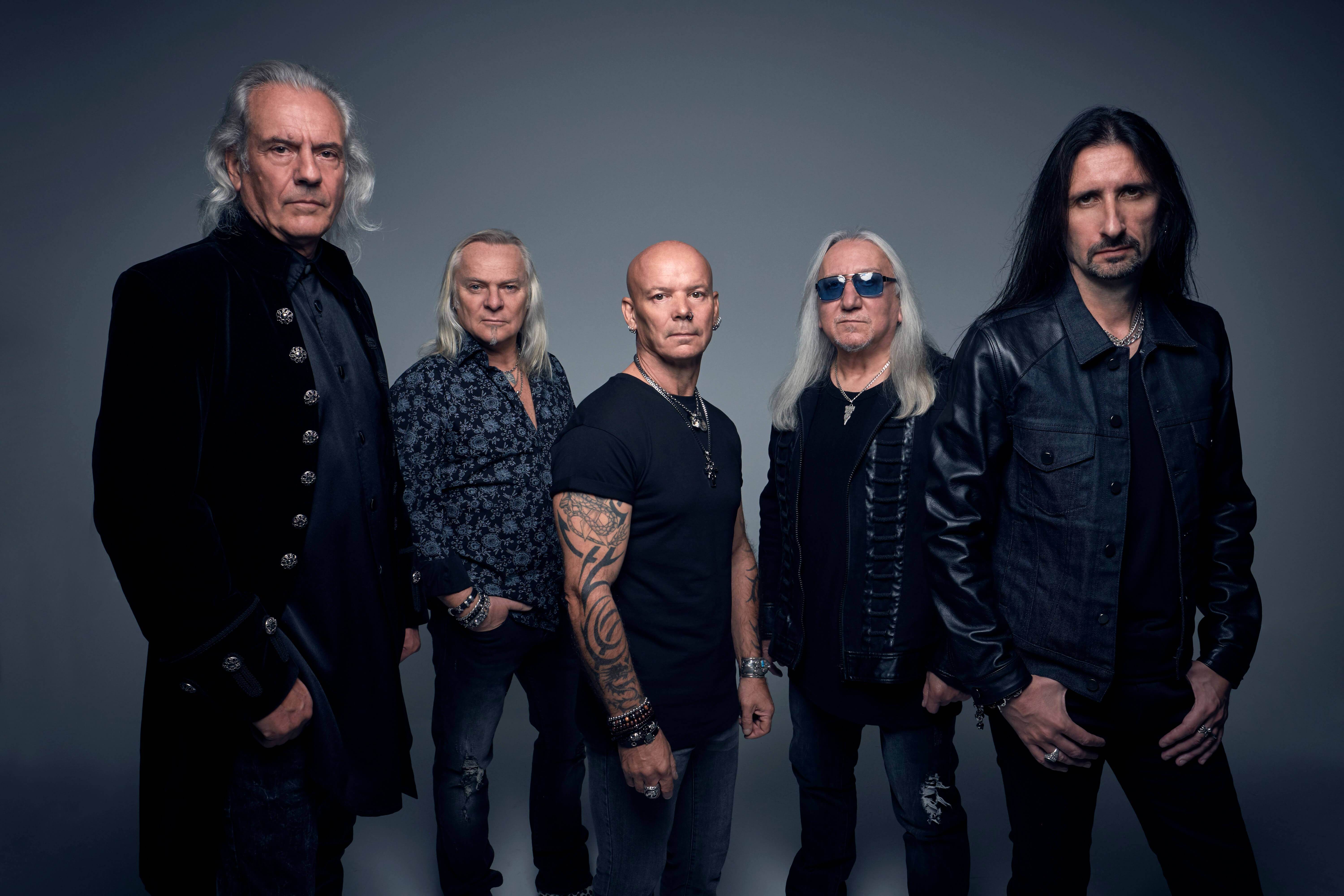 Uriah heep band 1977. группа uriah heep 1970. Uriah heep википедия. Uriah heep living the dream 2018. Uriah heep википедия.
